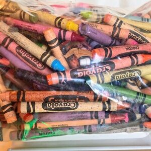 Lot of  Crayons Over 3 Pounds Bulk Crafts Art Melting Drawing USED
